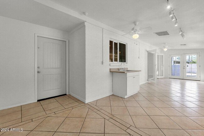 Building Photo - 3660 N 52nd St