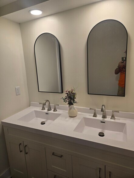 Master bath - 1942 Walnut St