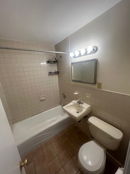 Building Photo - 268 Grove St