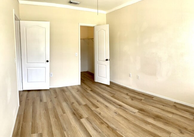 Building Photo - 1901 Belmont Pl