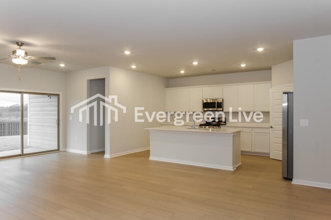 Building Photo - 230 Exeter St