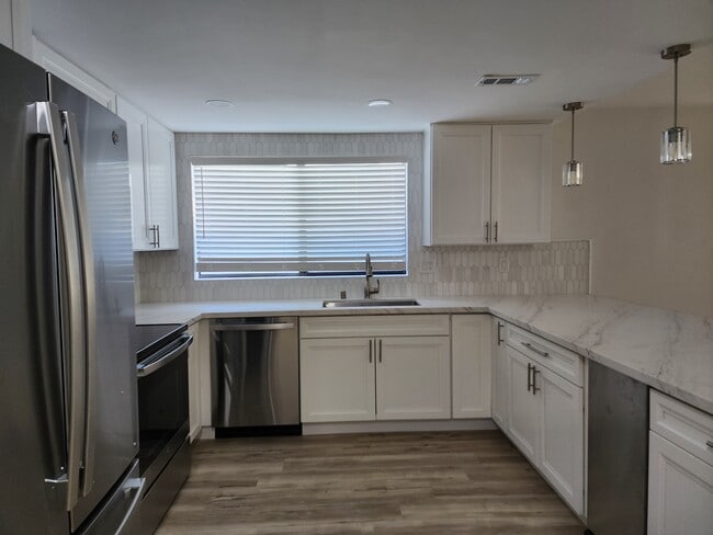 Building Photo - 4054 Nobel Dr