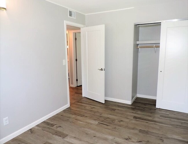 Building Photo - $1,400 | 3 Bedroom, 1 Bathroom Top Floor Duplex | No Pets | Available for August 1st, 2026 Move In!