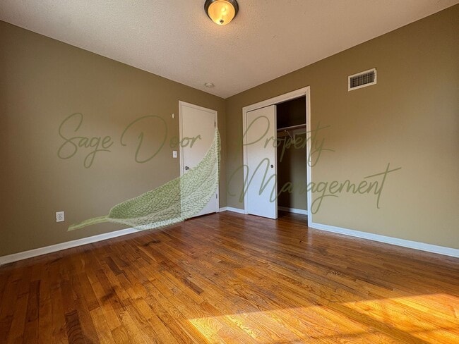 Building Photo - DUPLEX IN INDEPENDENCE!!!
