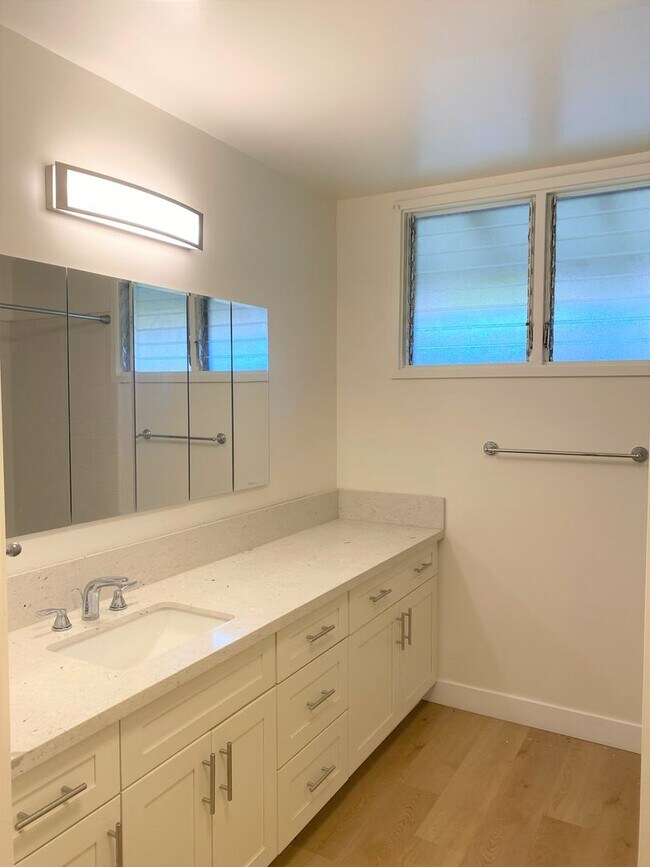 Building Photo - Manoa - Upgraded 3 Bedroom, 3 Bath Single Family Home with Enclosed Garage
