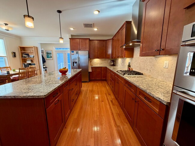 Building Photo - 1539 Barnett St