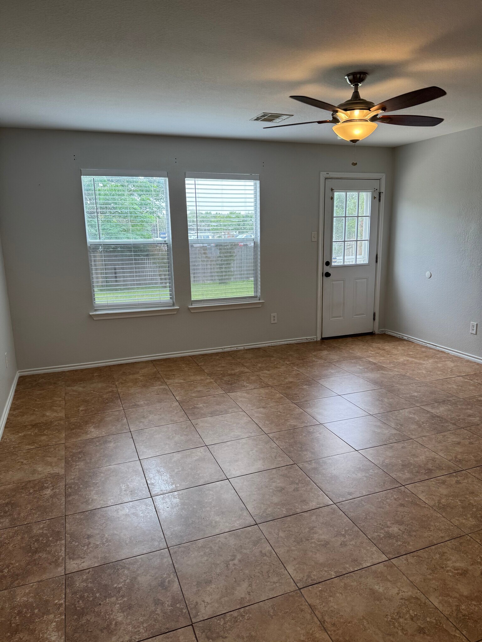 Building Photo - 608 Sherry Dr