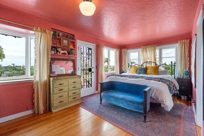 Building Photo - Historic Charm Meets Modern Living – Stunning 5 Bedroom Home on Iconic Myrtle Avenue