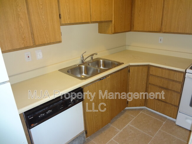Building Photo - 4642 S Arlington Park Dr