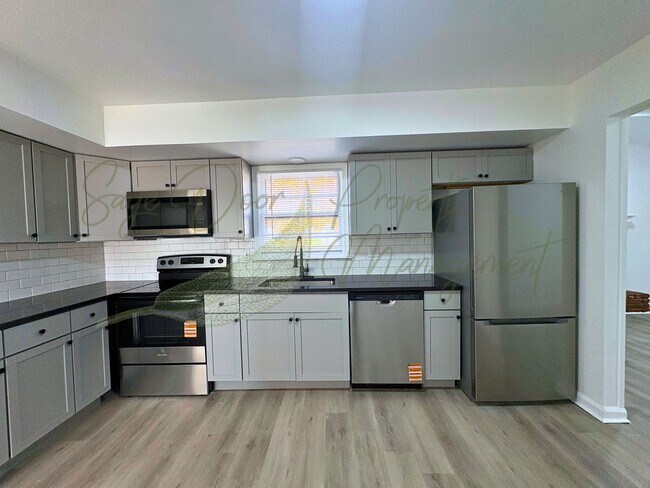 Building Photo - BEAUTIFUL HOME IN KANSAS CITY KANSAS