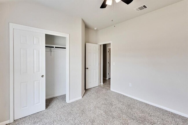 Building Photo - 145 Pine Island Ln