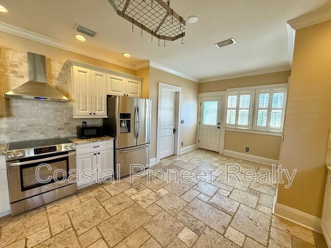 Building Photo - 5406 N Suwanee Ave