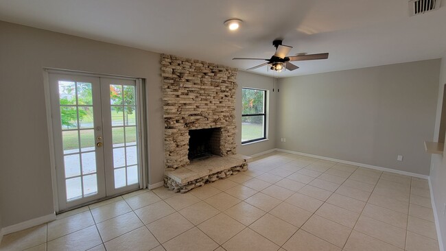 Building Photo - Port St. Lucie single-family home 3 bedroo...