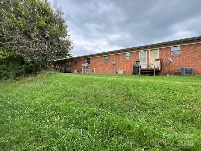Building Photo - 201 Arthur Dr