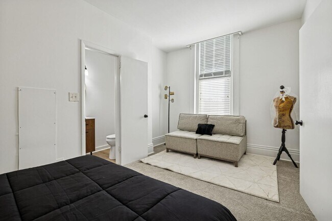 Building Photo - 302 N Church St