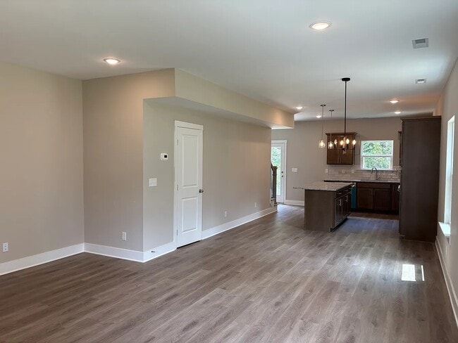 Building Photo - 4662 Heiskell Dr