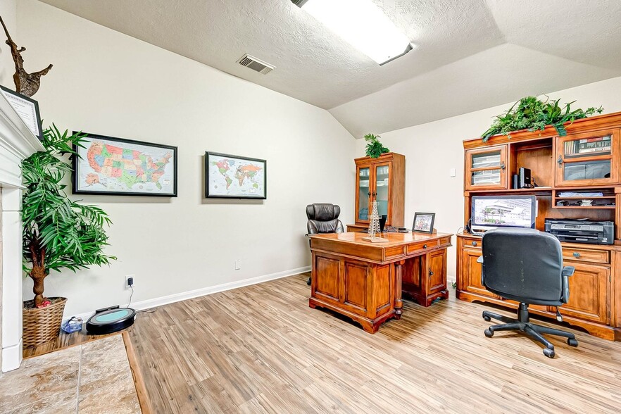 Building Photo - 1410 Greenway Village Dr