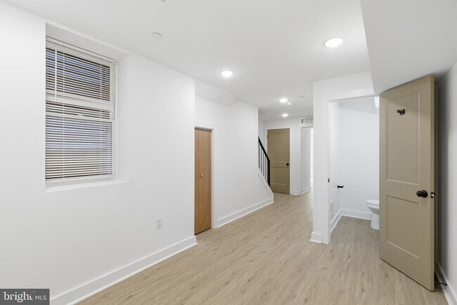 Building Photo - 4021 Brown St