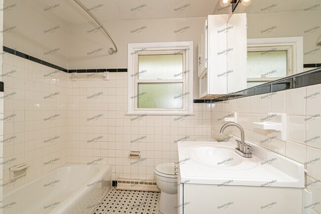Building Photo - 12050 Mignon Dr