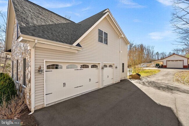 Building Photo - 8138 Rondelay Ln