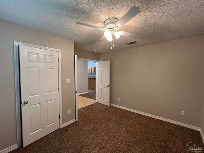 Building Photo - 10440 Millbrook Dr