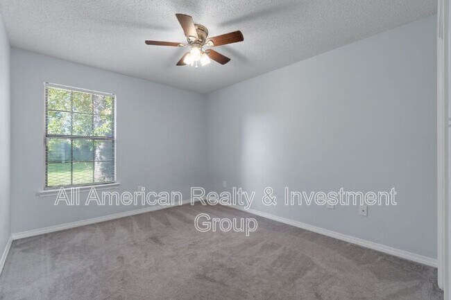 Building Photo - 502 Krest Dr