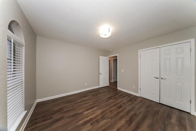 Building Photo - 609 Banner Ave