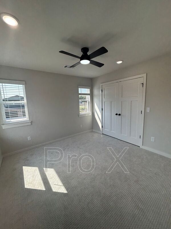 Building Photo - 621 Cosmos St