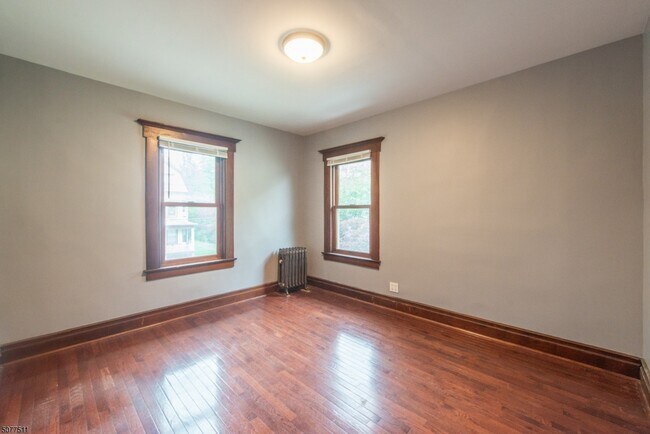 Building Photo - 13 Almira St