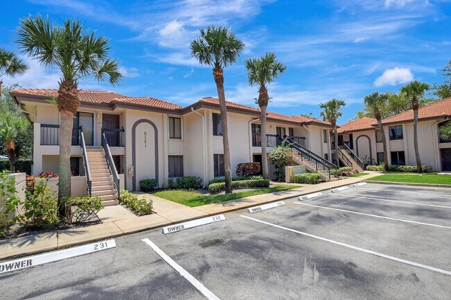 Building Photo - 5151 W Club Cir