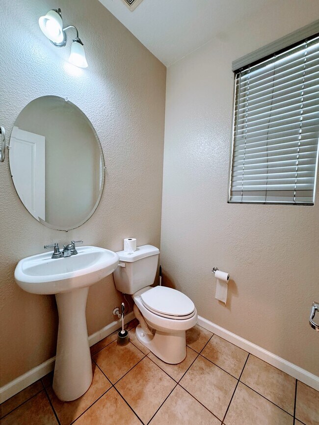Building Photo - Gorgeous 3 bedroom for rent