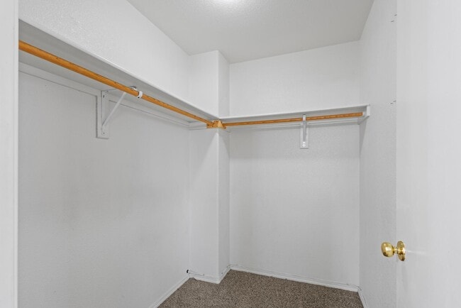 Building Photo - 8928 Jasper Dr NE