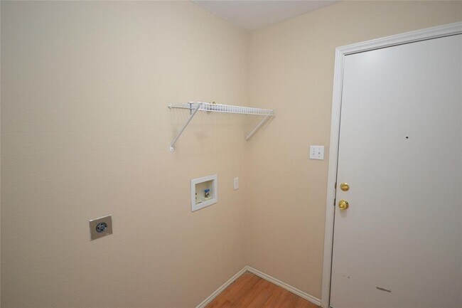 Building Photo - 200 Lombard Dr
