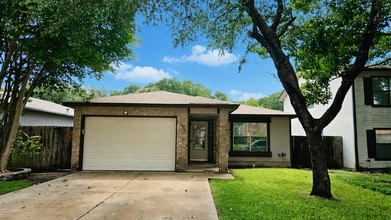 Building Photo - Move In Ready! Hunters Chase 3 Bedroom