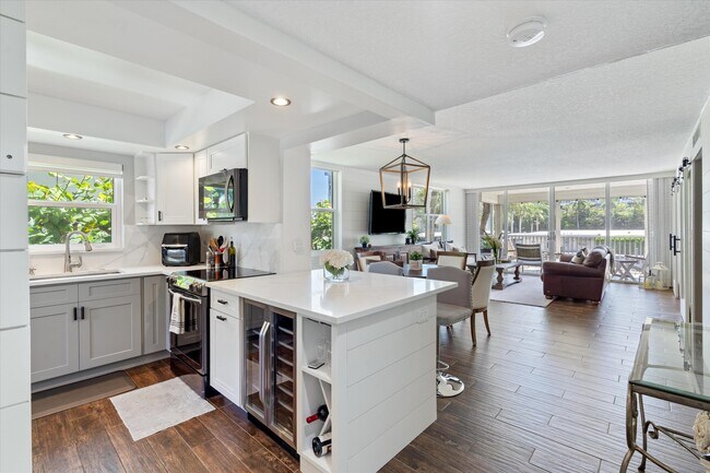 Building Photo - 1 Harbourside Dr