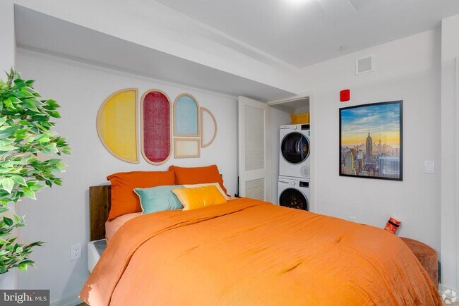 Building Photo - 2009 N Howard St