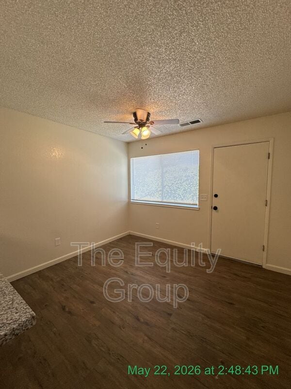 Building Photo - 150 S Peppertree St