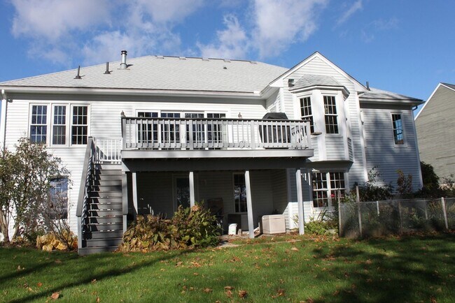 Building Photo - 7 Deer Run Dr