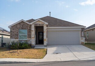 Building Photo - Spacious 3/2 Dream in Converse TX