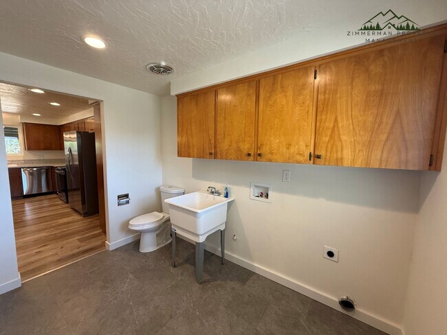 Building Photo - Beautiful Home in Hayden Bridge