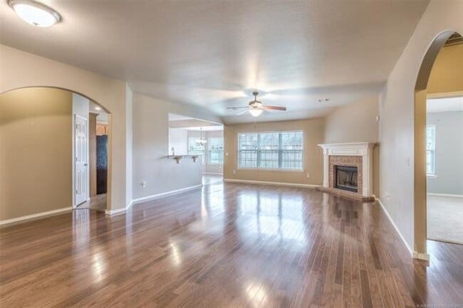 Building Photo - Owasso - 4 bedroom beauty in ever popular Sawgrass Park and Bailey Ranch schools.