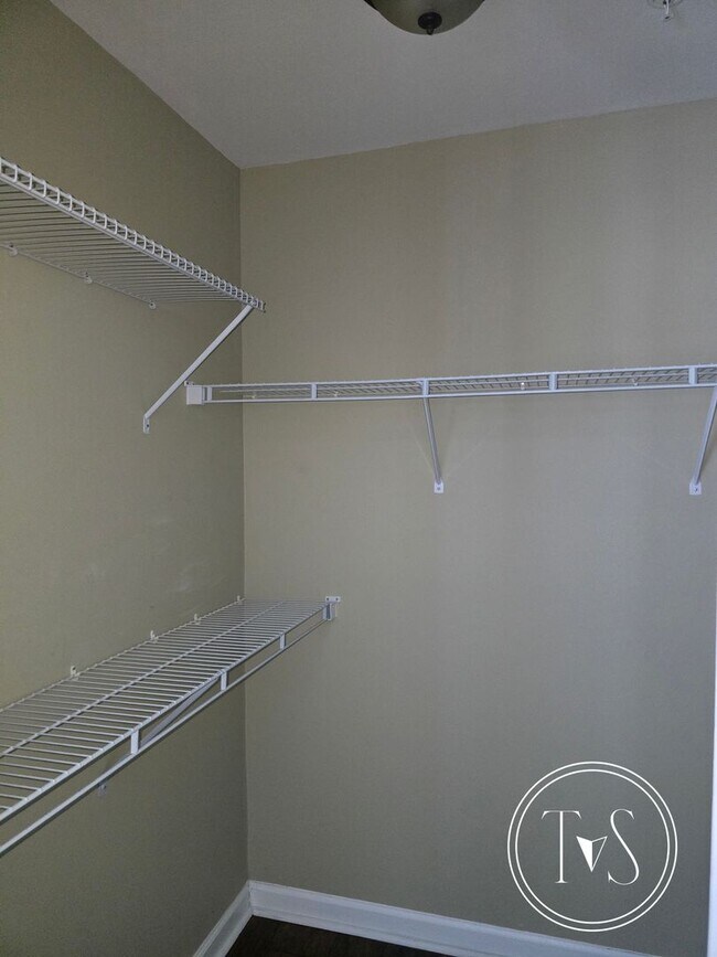 Building Photo - RATE DROP ALERT (was $2300/month)!