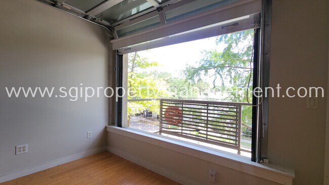 Building Photo - 1111 S Akard St