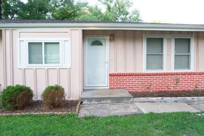 Building Photo - 1515 N 75 Dr