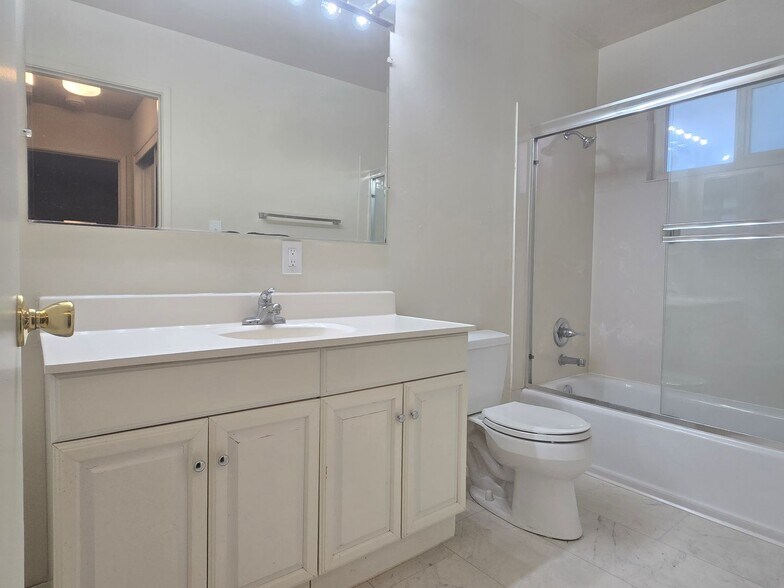 Building Photo - 3579 Agate Dr
