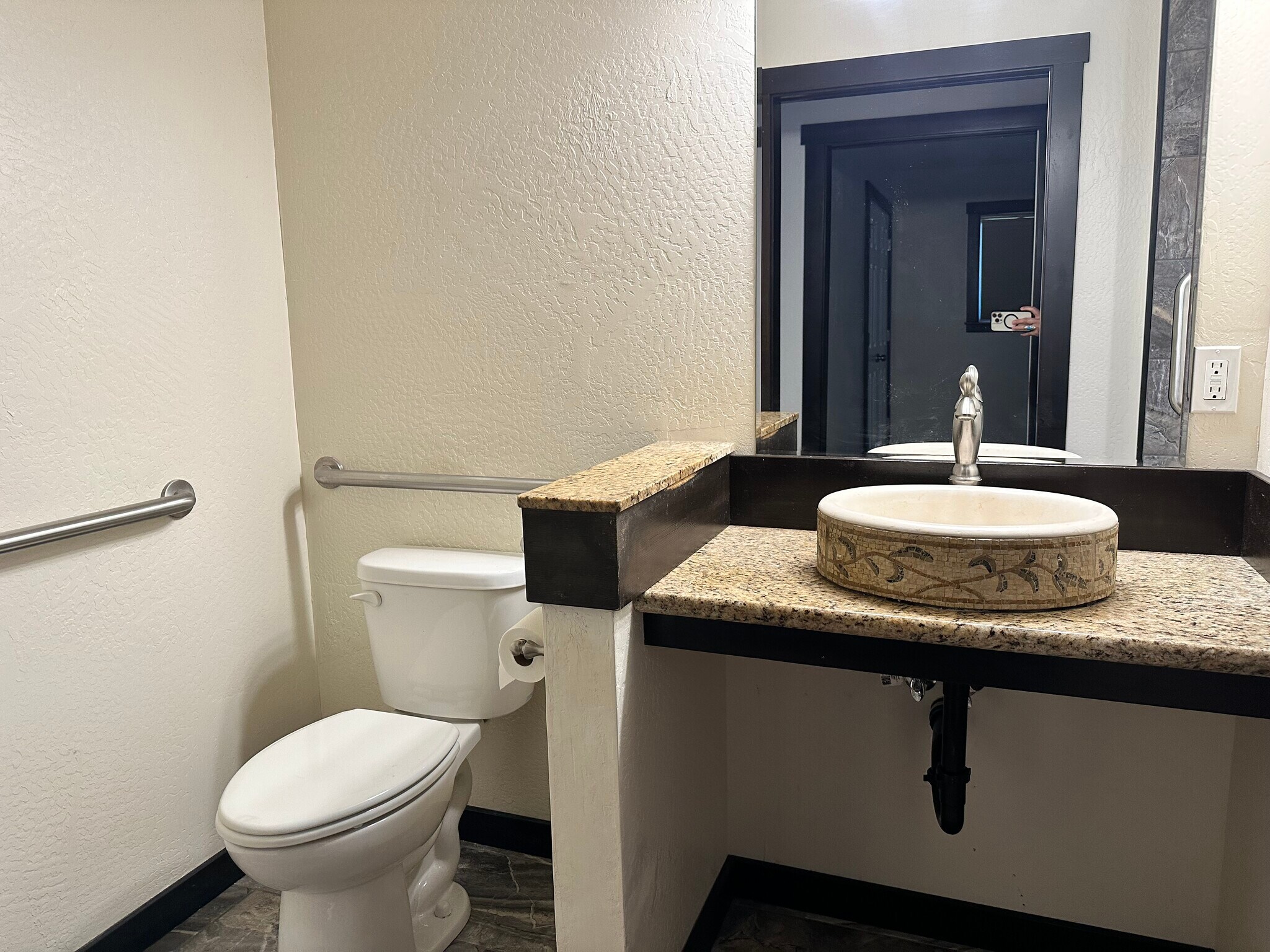 Full bath - 1061 SE Clarey Ave