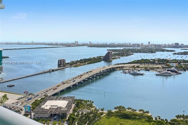 Building Photo - 900 Biscayne Blvd