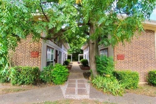 Primary Photo - 2708 McCart Ave