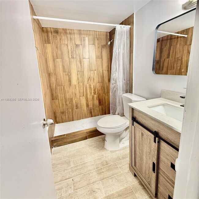 Building Photo - 1715 N 16th Ave