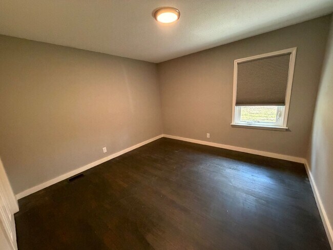 Building Photo - Charming 4/2.5 House in Armuchee- $1,995